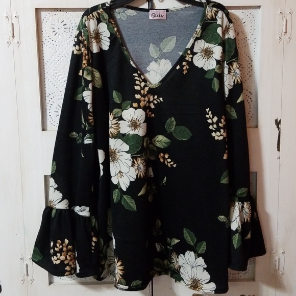 Body Buddy Tops - Beautiful V-Neck Floral Top